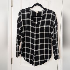VTG Soft Black and White Plaid Button-Up Flannel Shirt